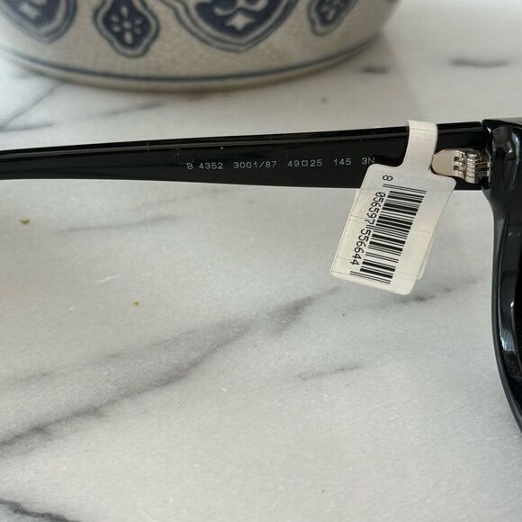 Burberry Eyewear Sidney 
oversize frame sunglasses no case main image 5